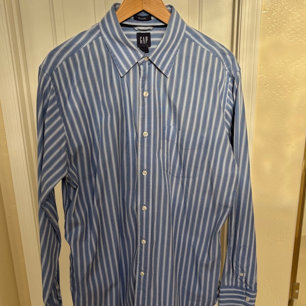 GAP Men's Casual Blue and White Striped Shirt